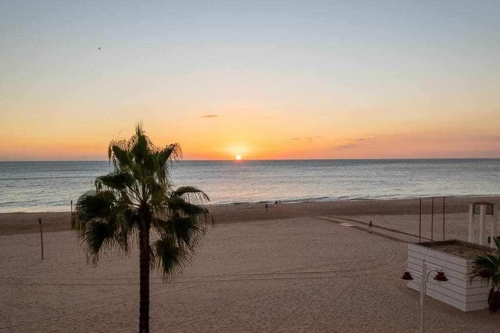 Preciado Apartamento Con Vistas Frontales Al Mar Cádiz Eksteriør billede